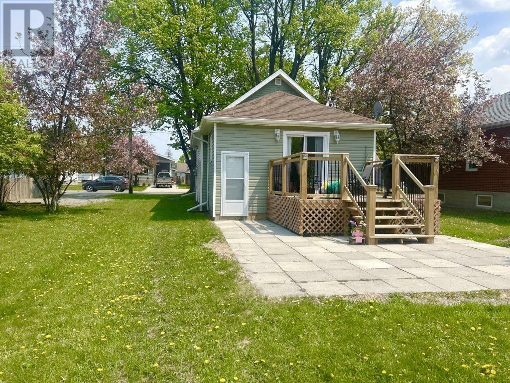 Property Photo:  817 Phair Avenue  ON P9A 2M5 