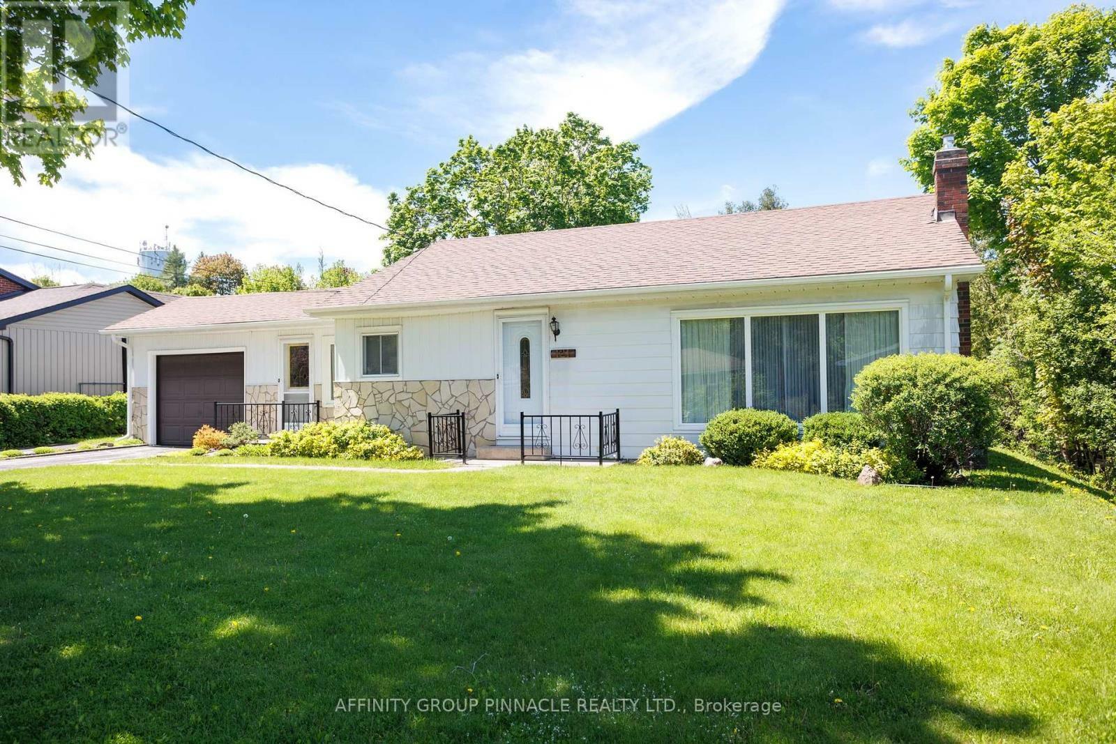 Property Photo: 121 Clifton Street ON K0M 1N0