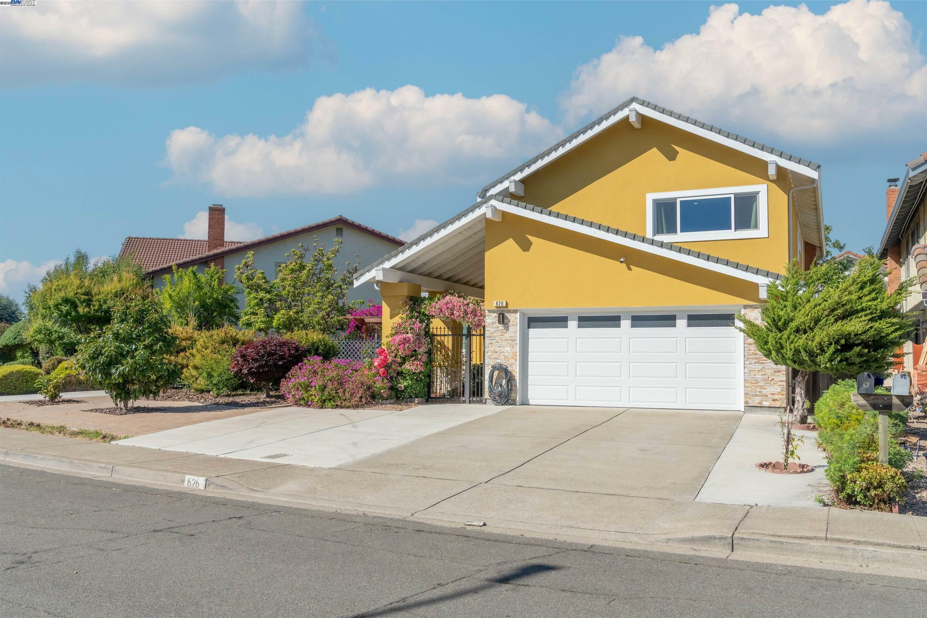 Property Photo: 626 Hollyhock Dr CA 94578