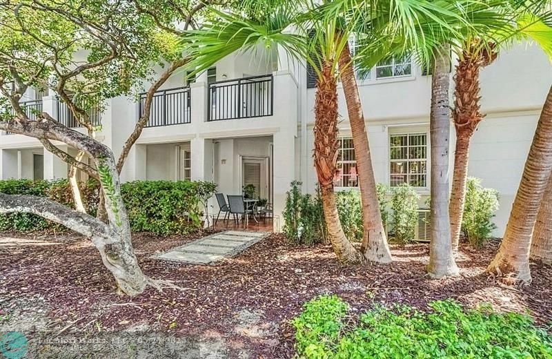 Property Photo: 3115 NE 184th St 4104 FL 33160