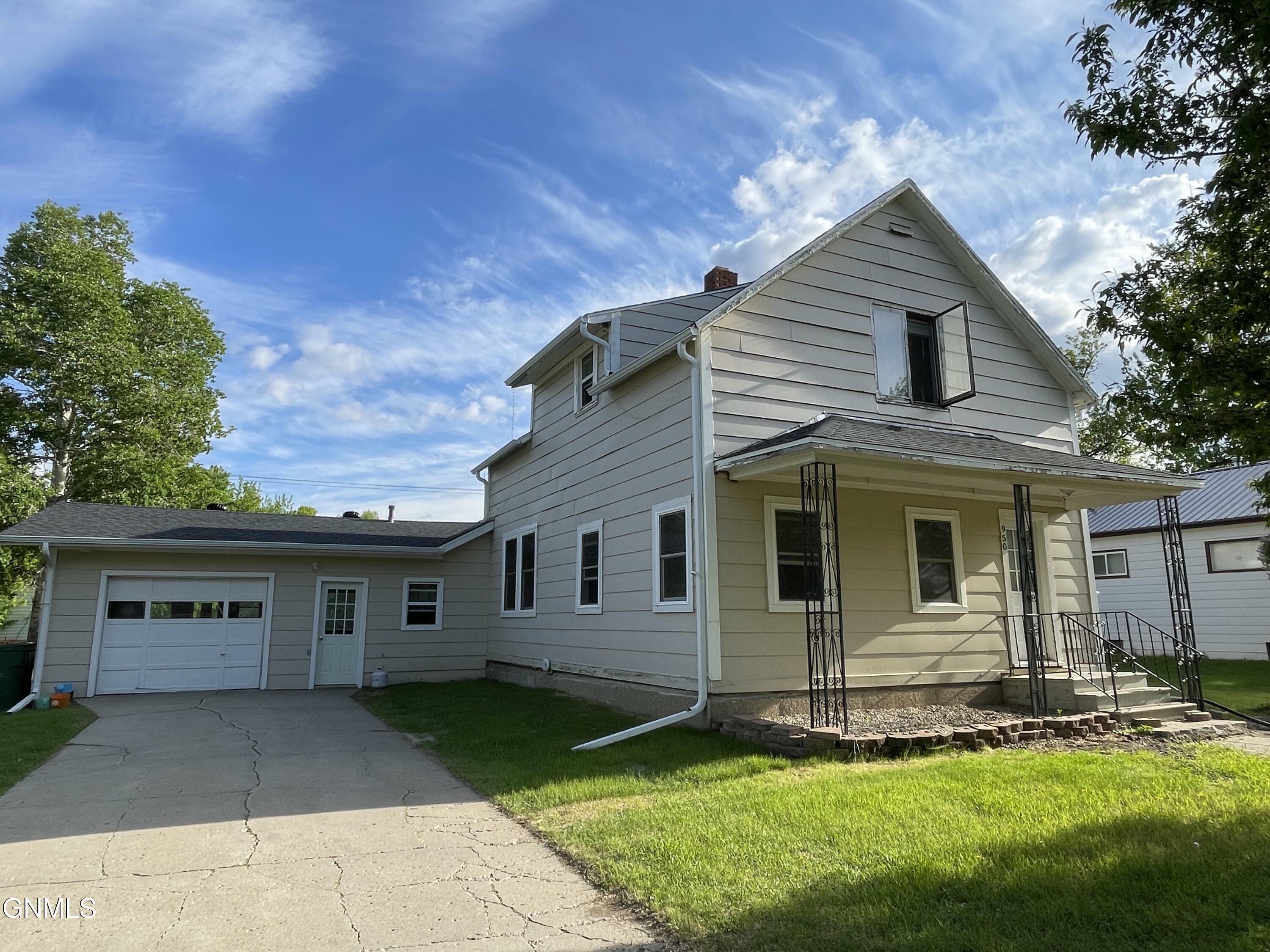 Property Photo: 950 3rd Street N ND 58421