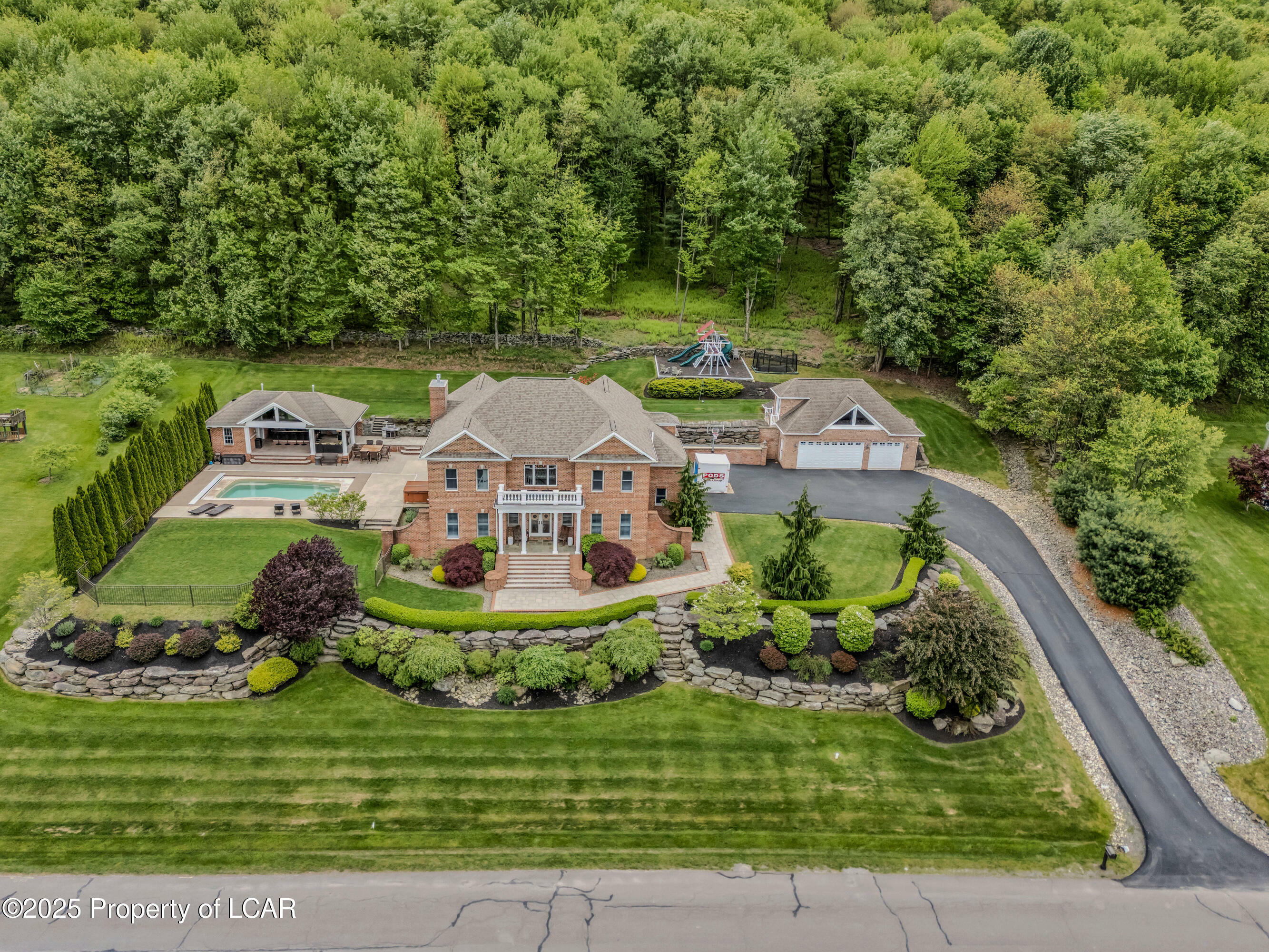 Property Photo: 1420 Oak Drive PA 18708