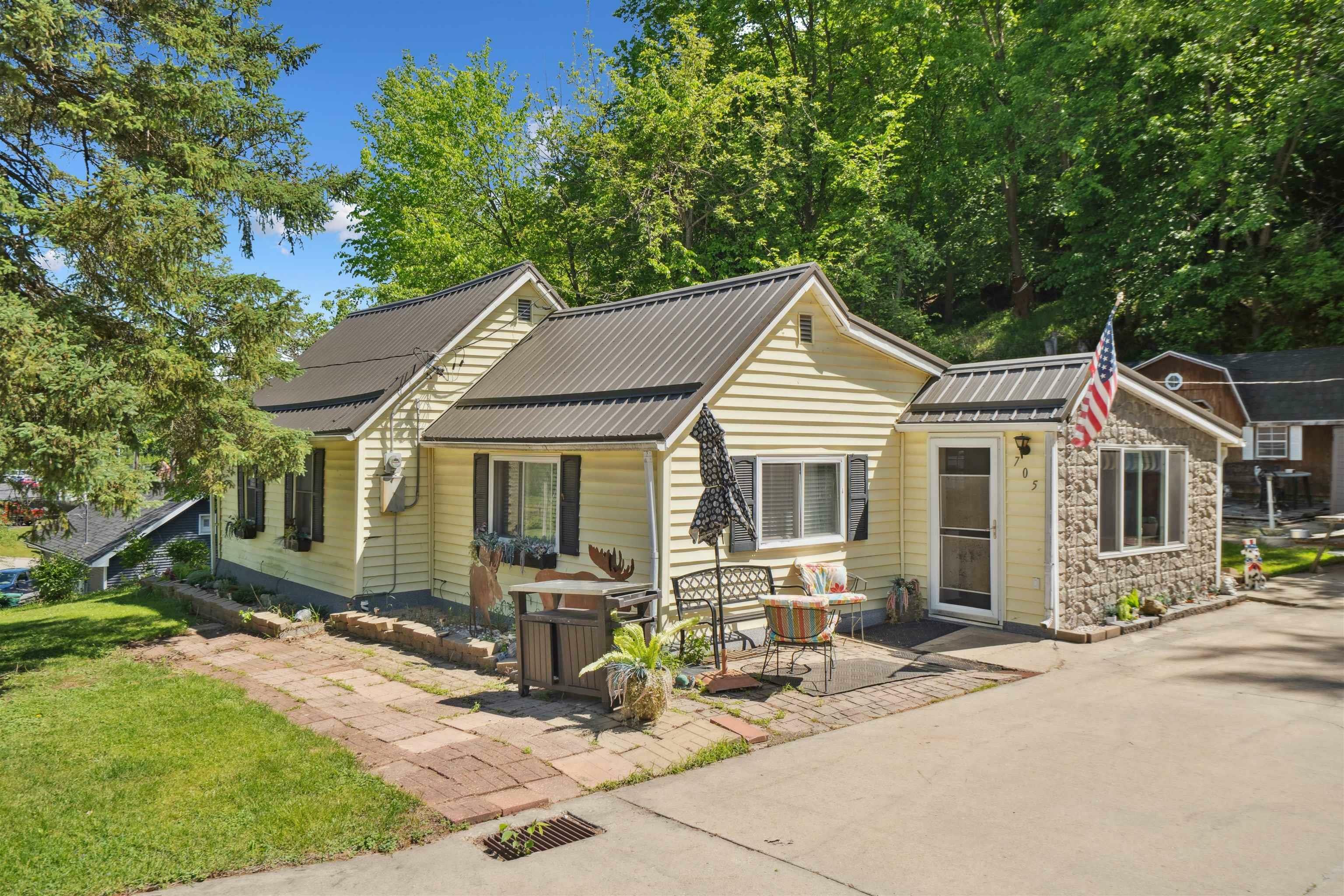 Property Photo:  705 Second Street  IA 52158 