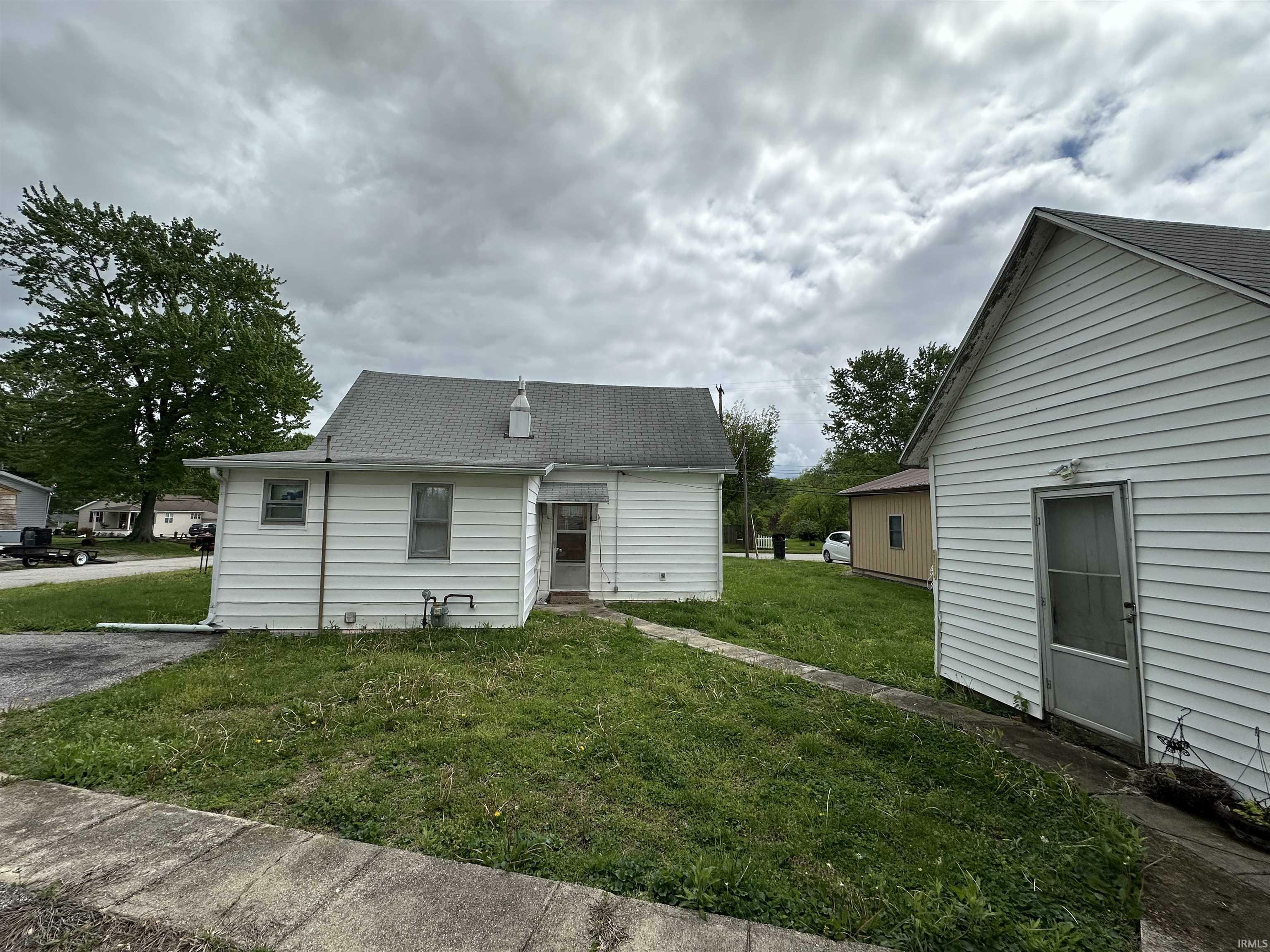 Property Photo: 1308 S Seminary Street IN 47424