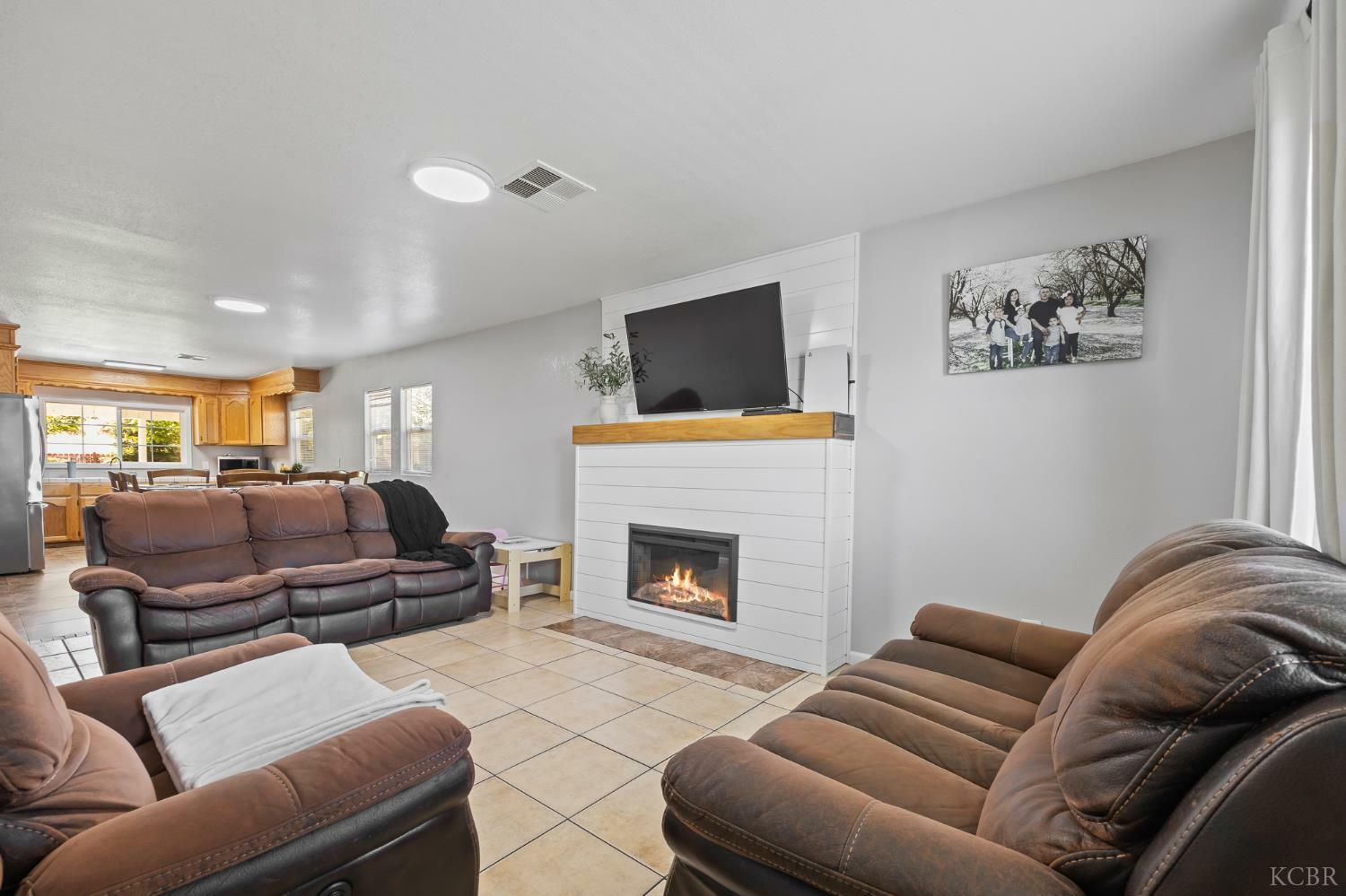 Property Photo: 107 E Mountain View CA 93257
