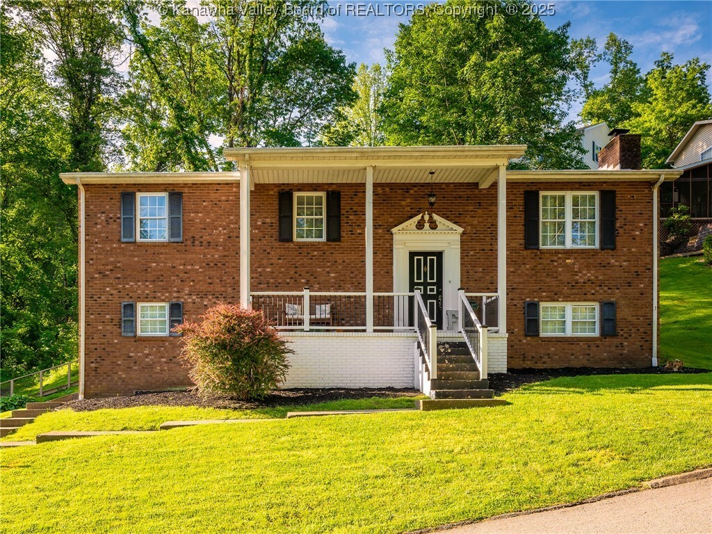Property Photo: 1019 Lynn Oak Drive WV 25313
