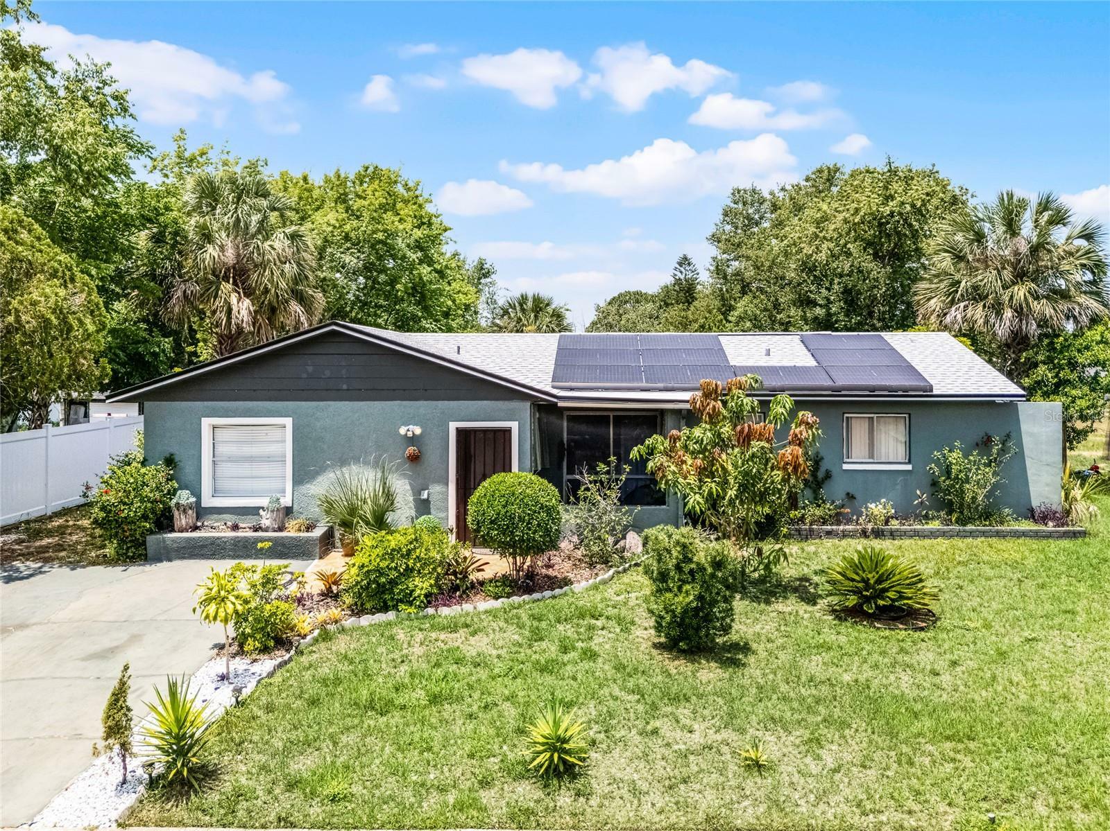 Property Photo: 1872 Wayside Drive FL 32818
