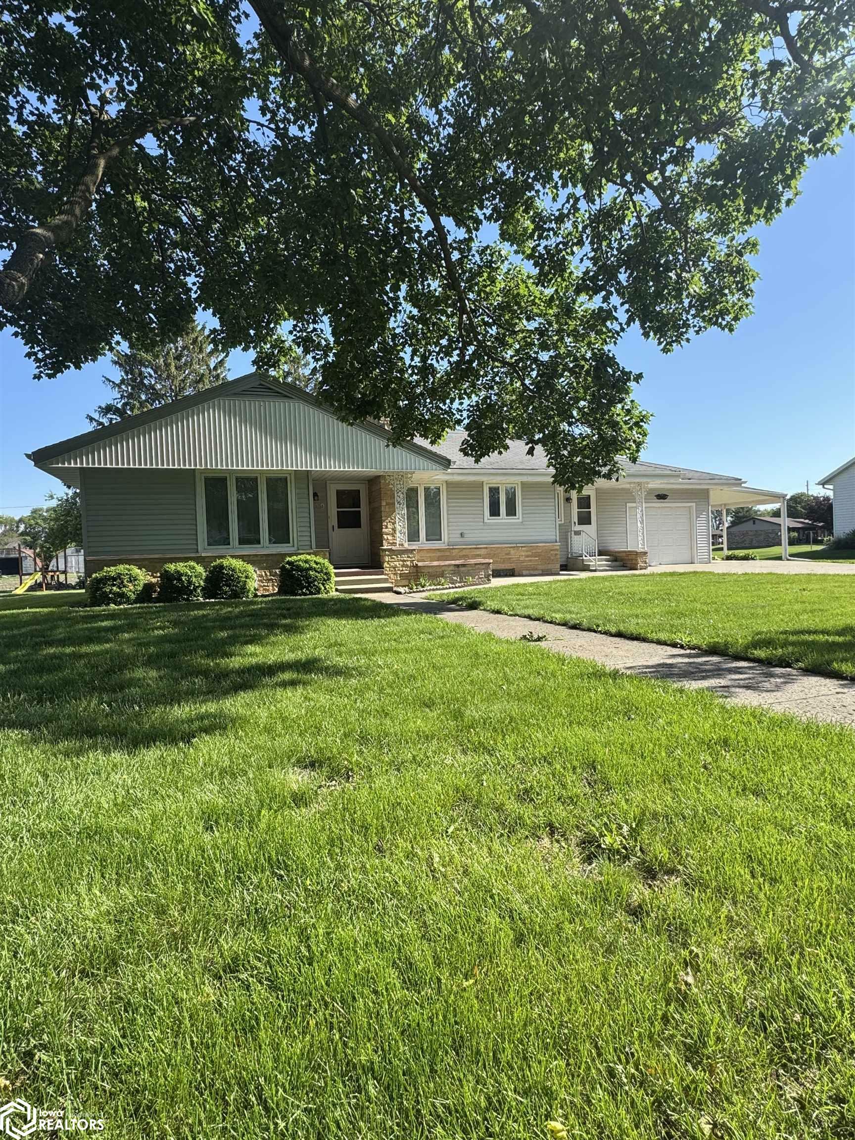 Property Photo: 609 E Maple Street IA 50122