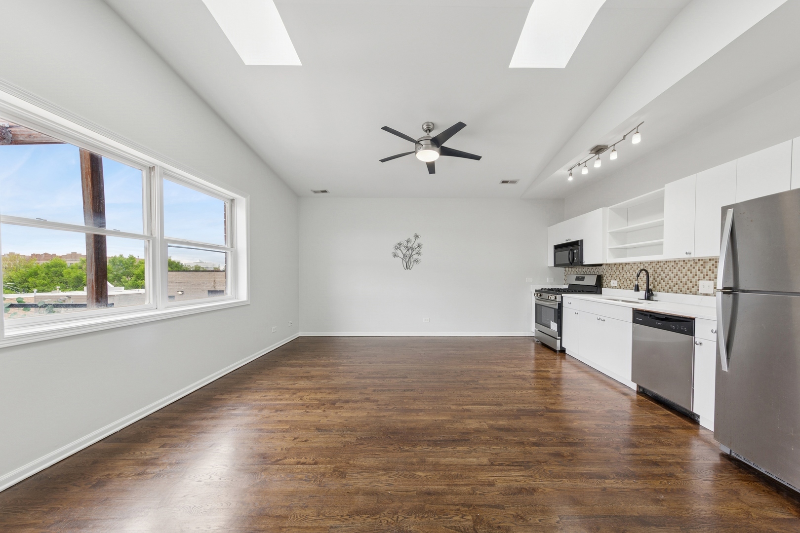 Property Photo: 519 S Maplewood Avenue 4S IL 60612