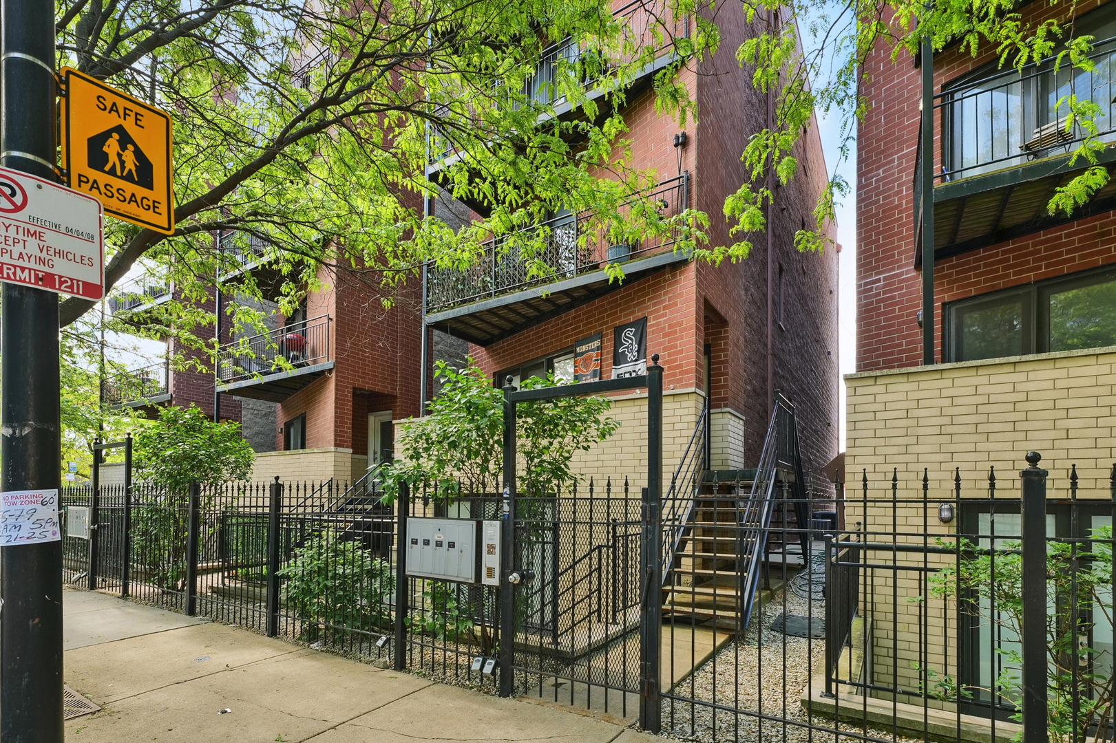 Property Photo: 27 E 26th Street 5 IL 60616