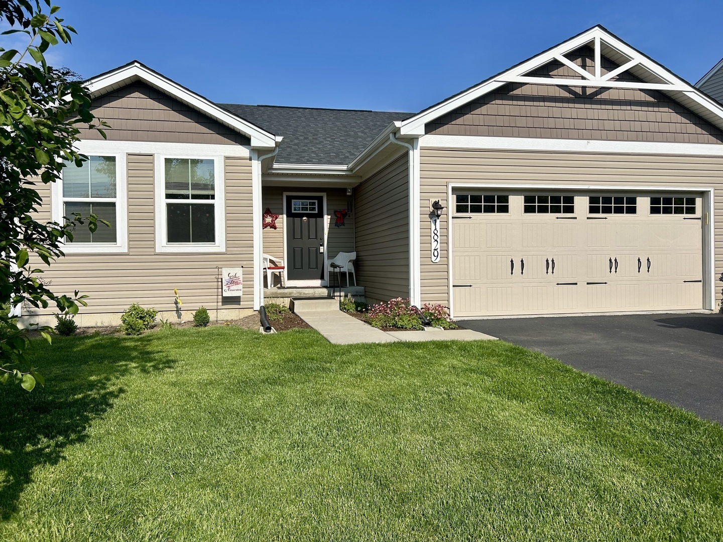 Property Photo: 1829 Overview Circle IL 60002