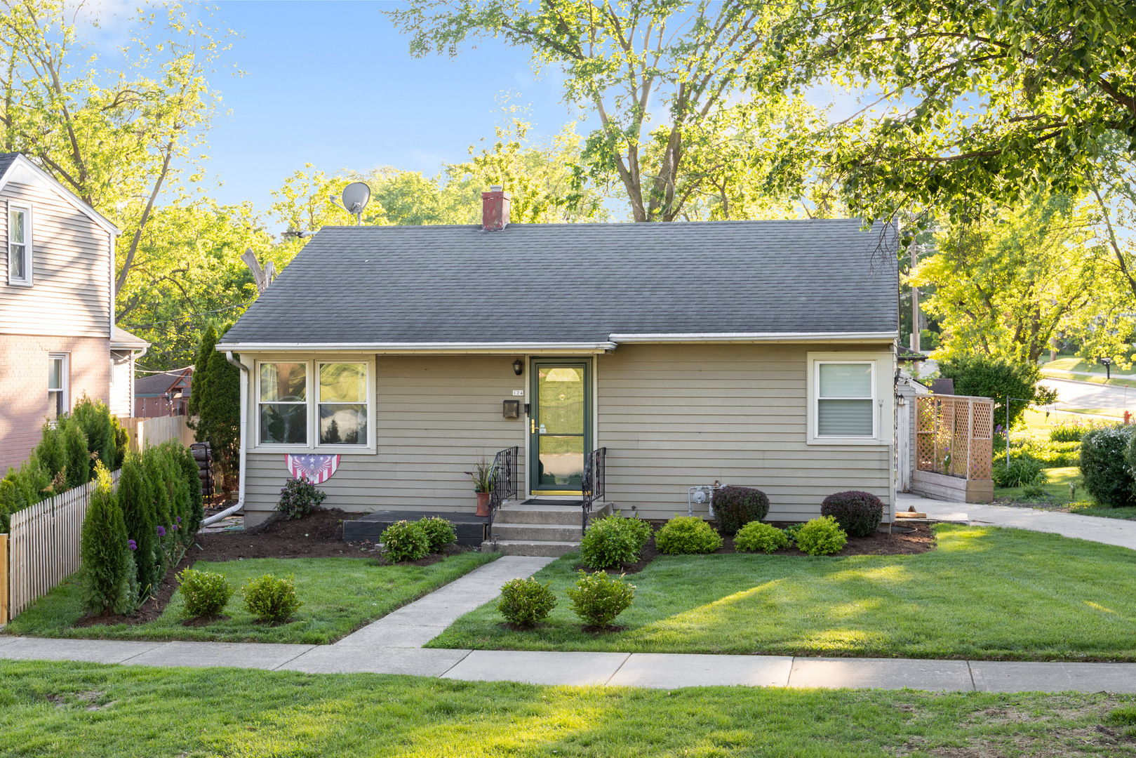 Property Photo: 124 N West End Avenue IL 60559