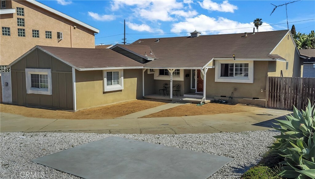 Property Photo: 1144 Magnolia Avenue CA 90247