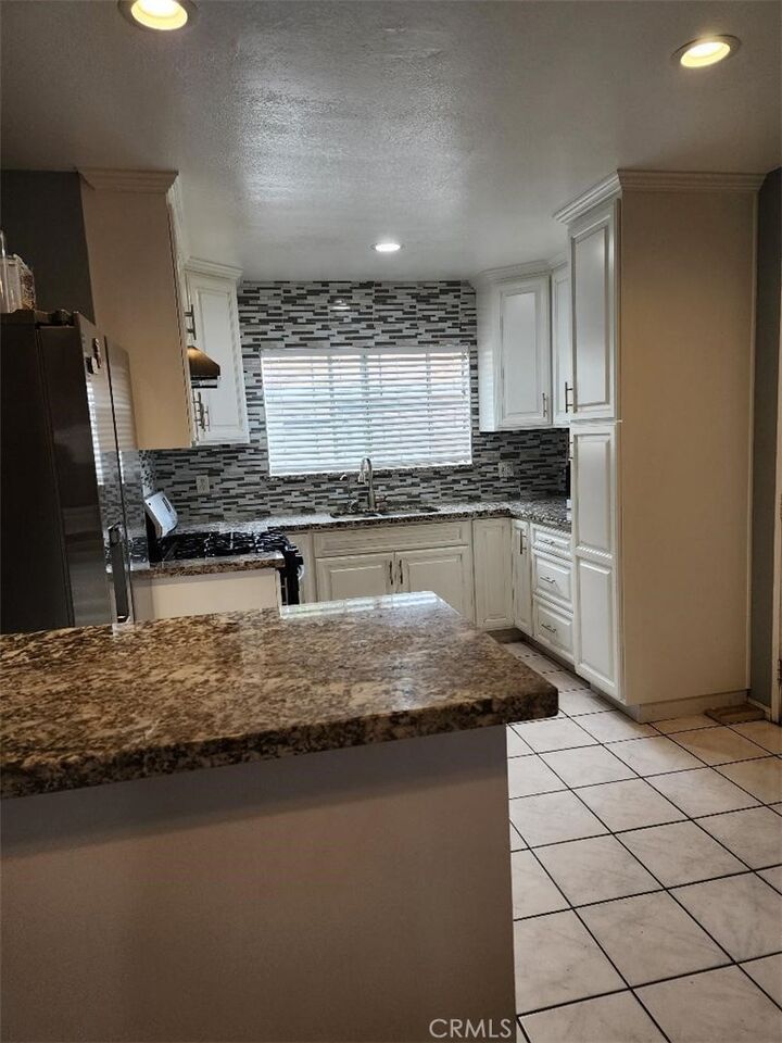 Property Photo:  1009 Walnut Street  CA 90301 