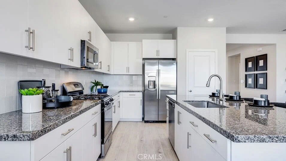 Property Photo:  65175 Avenida De Nuves  CA 92240 
