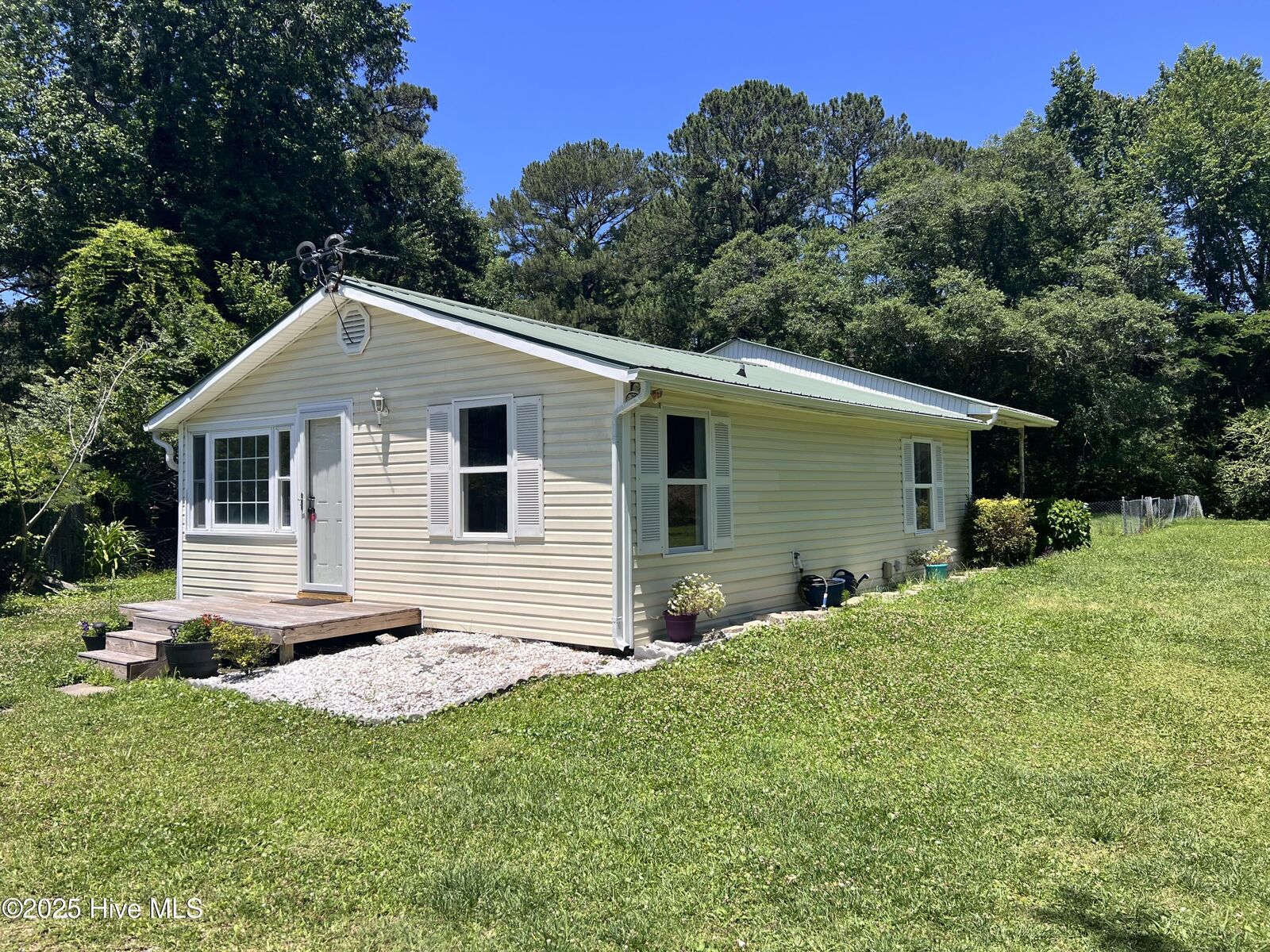 Property Photo: 2088 Dawson Cabin Road NC 28540