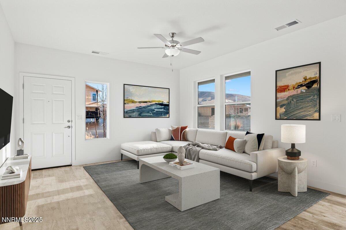 Property Photo: 897 Agate Way NV 89408
