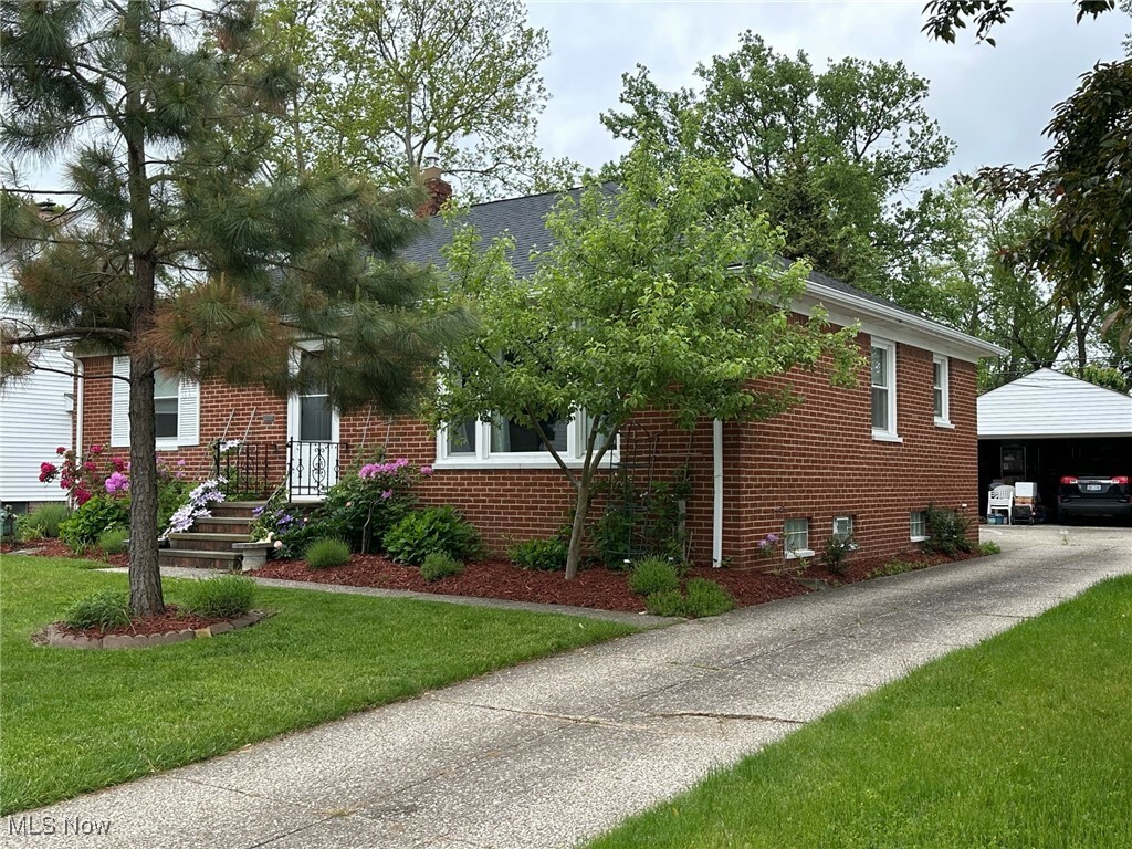 Property Photo: 2212 E 290th Street OH 44092