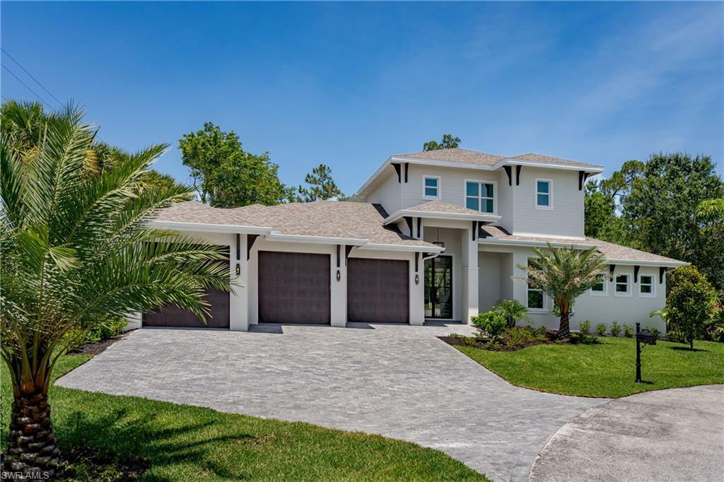 Property Photo: 2854 Coach House Way FL 34105