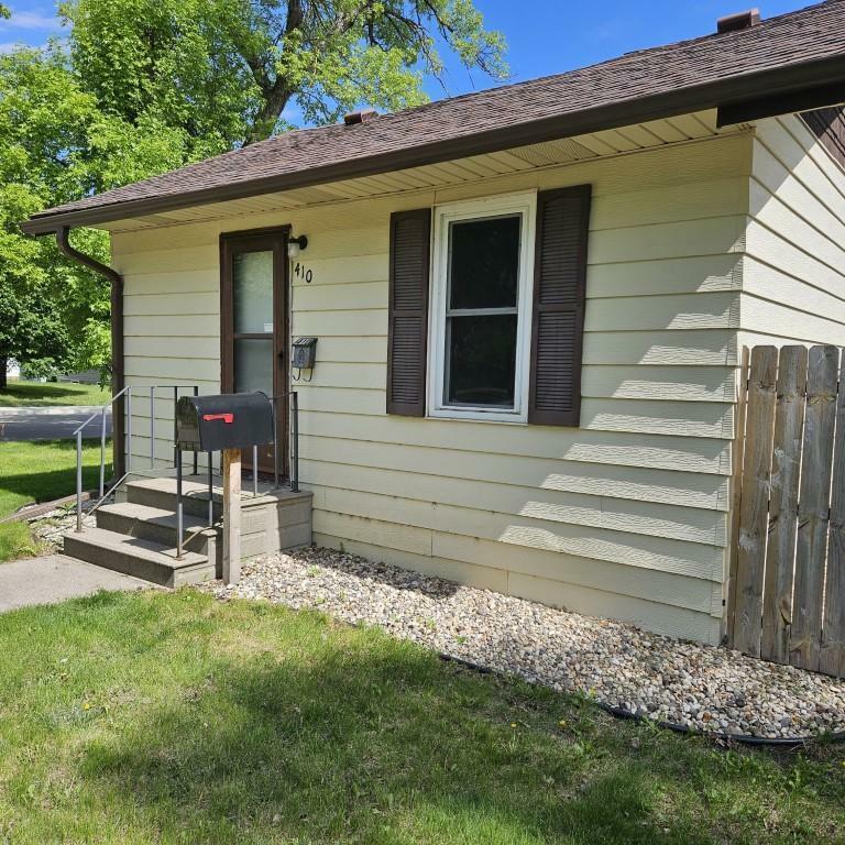 Property Photo:  410 E 9th Street  MN 56267 