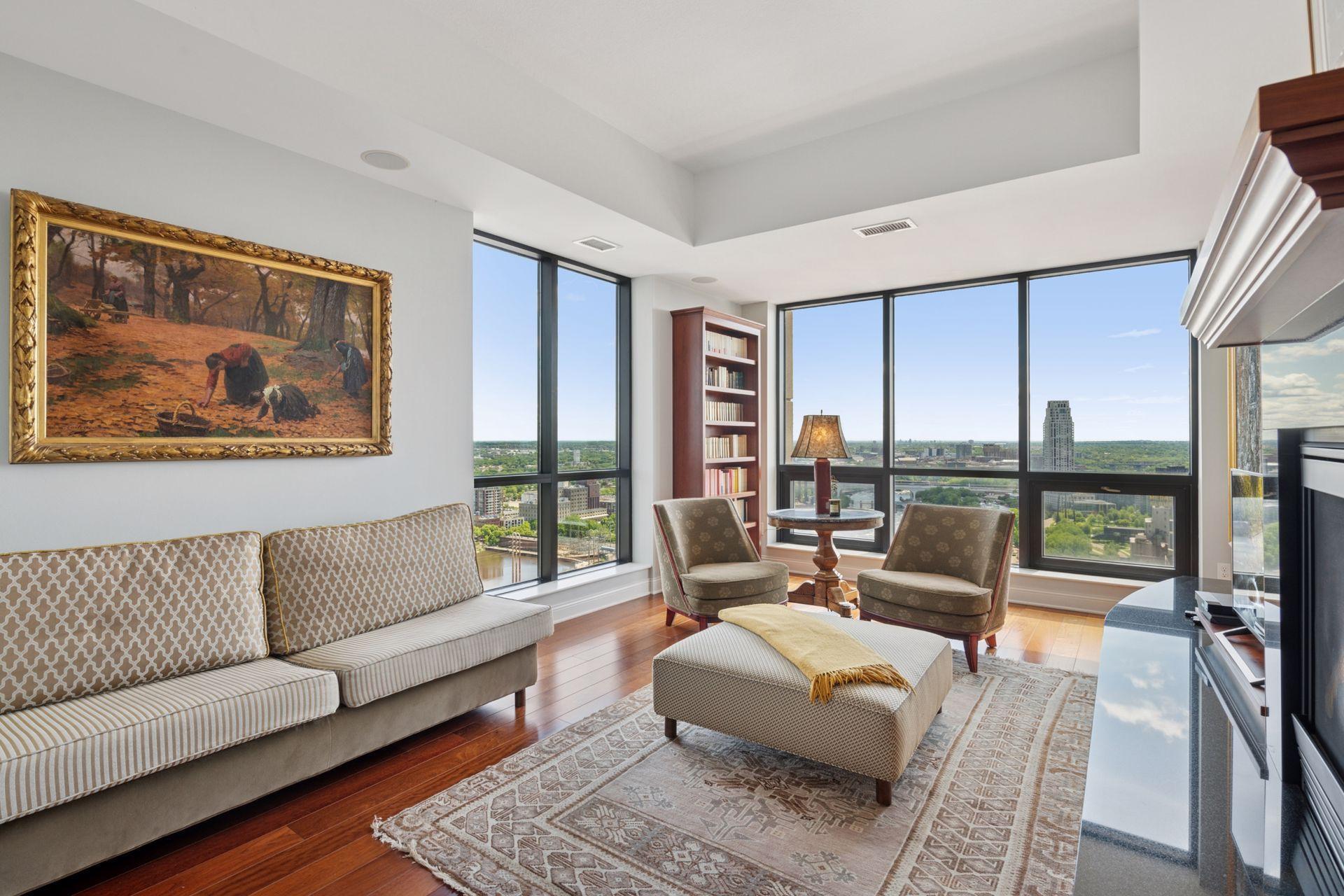 Property Photo: 100 3rd Avenue S 3301 MN 55401