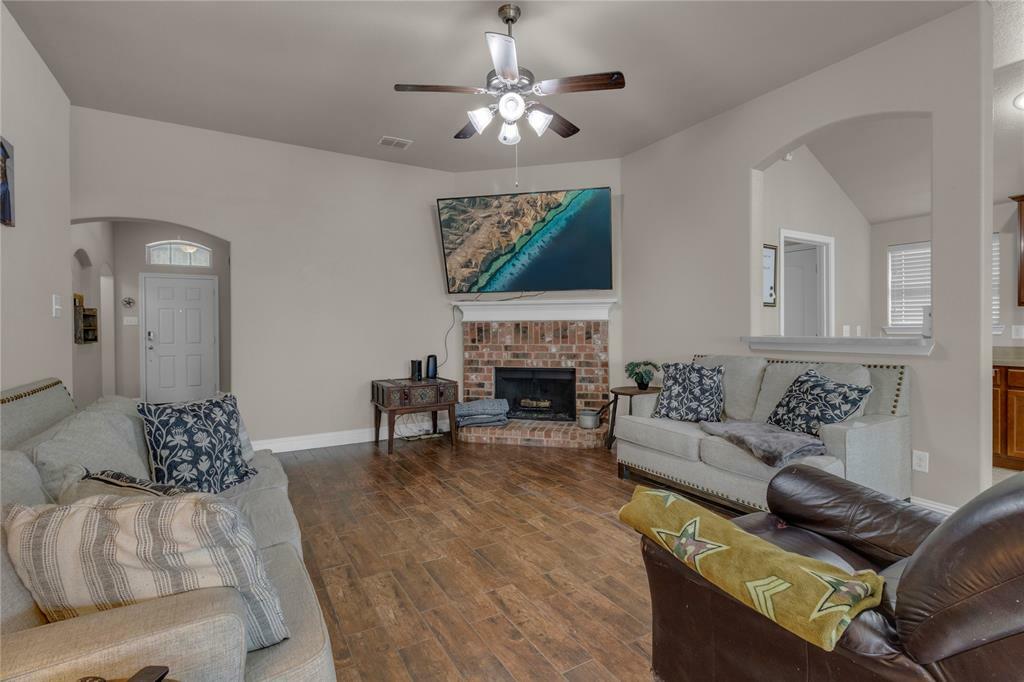 Property Photo: 408 Prescott Lane TX 76036