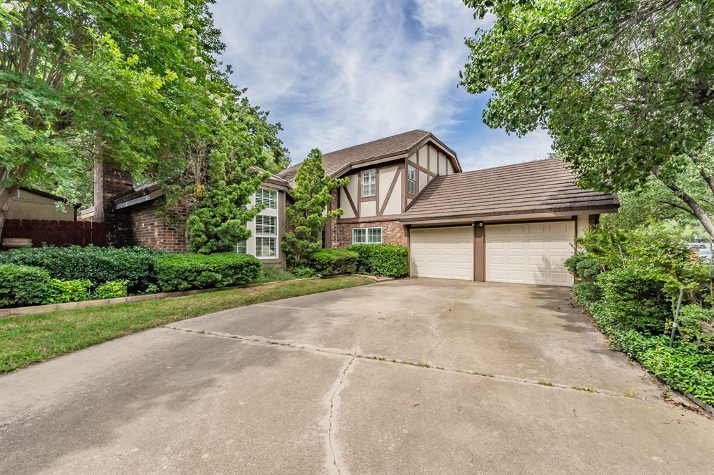 Property Photo:  305 Warbler Drive  TX 76021 
