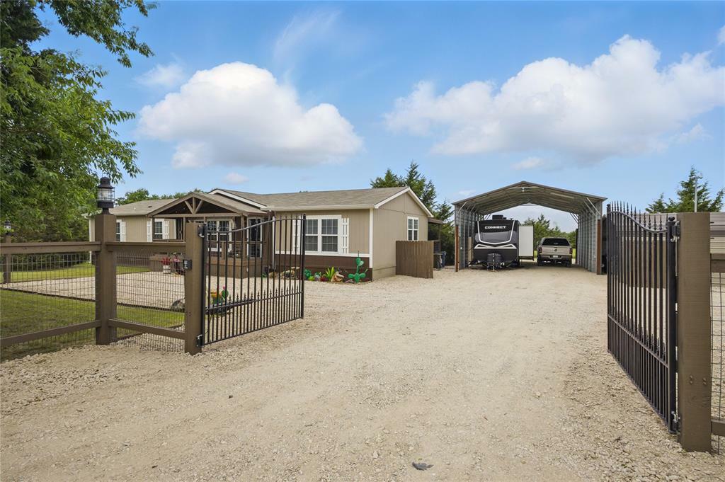 Property Photo: 1660 County Road 4109 TX 75422