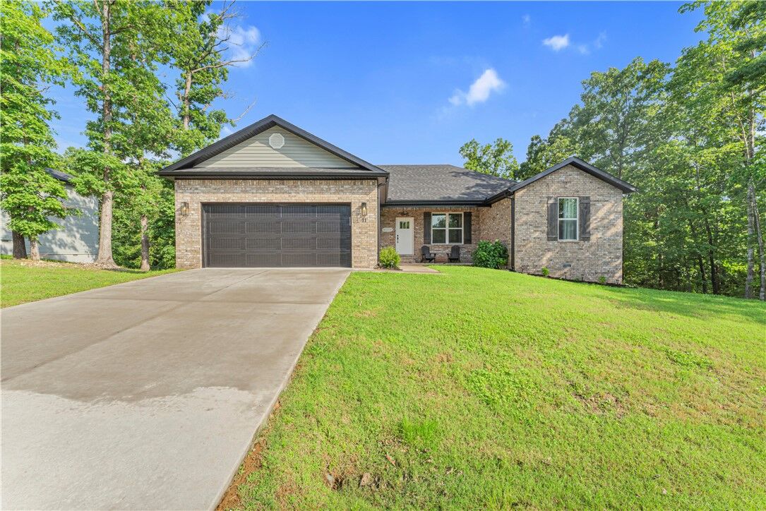 Property Photo: 11 Knebworth Drive AR 72714