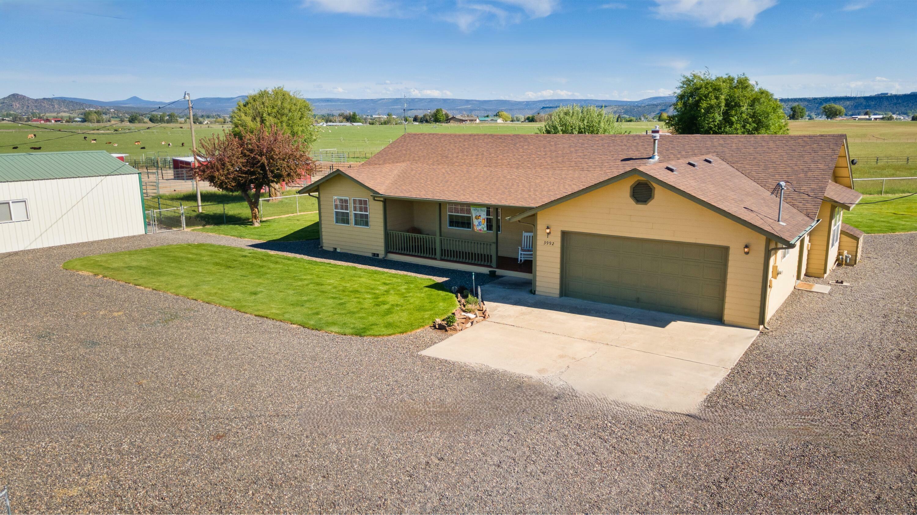 Property Photo: 3992 NW Stahancyk Lane OR 97754