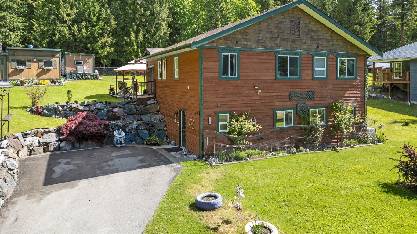 7688 Mountain Drive  Anglemont BC V0E 1M8 photo