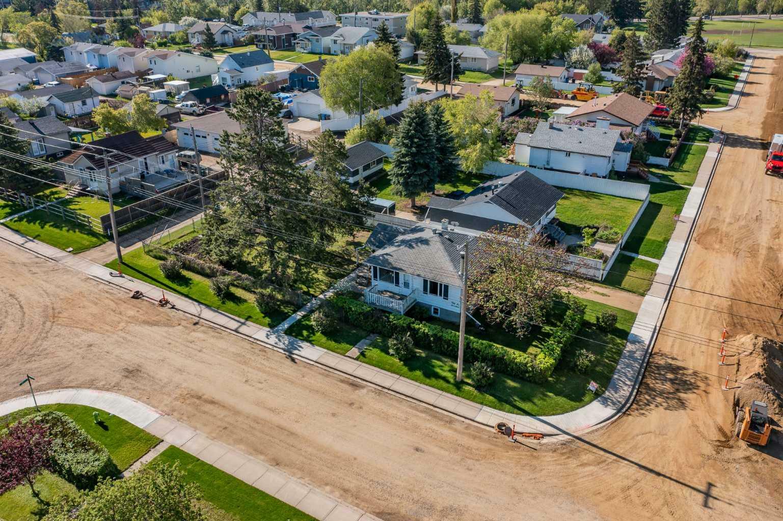Property Photo:  5617 58A Avenue  AB T4V 4V5 
