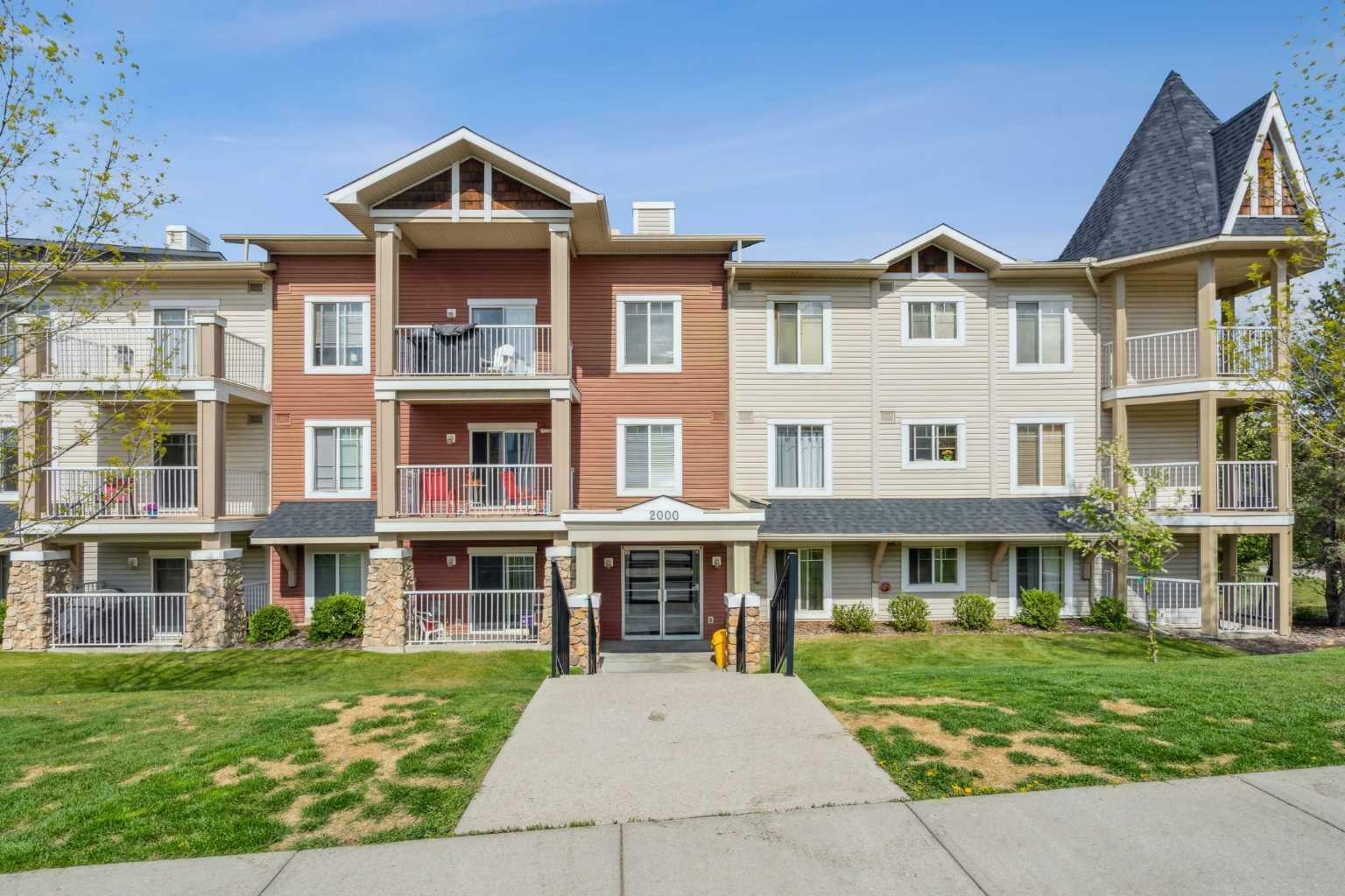 Property Photo: 70 Panamount Drive NW 2211 AB T3K 5Z1