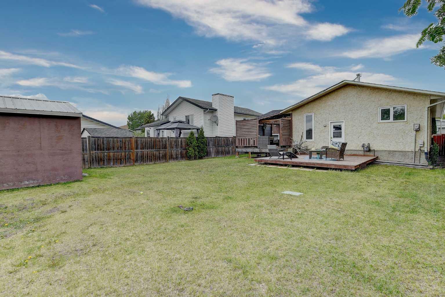 Property Photo: 9053 102 Avenue AB T8X 1G8