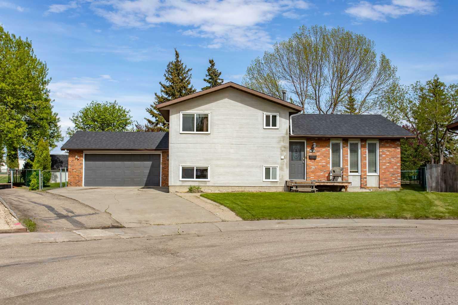62 Heritage Drive  Lacombe AB T4L 1N8 photo