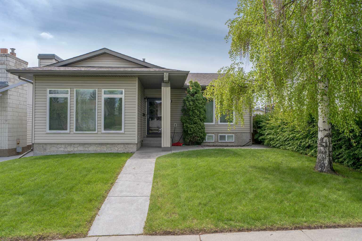 Property Photo: 5711 18th Avenue NE AB T1Y 1N8