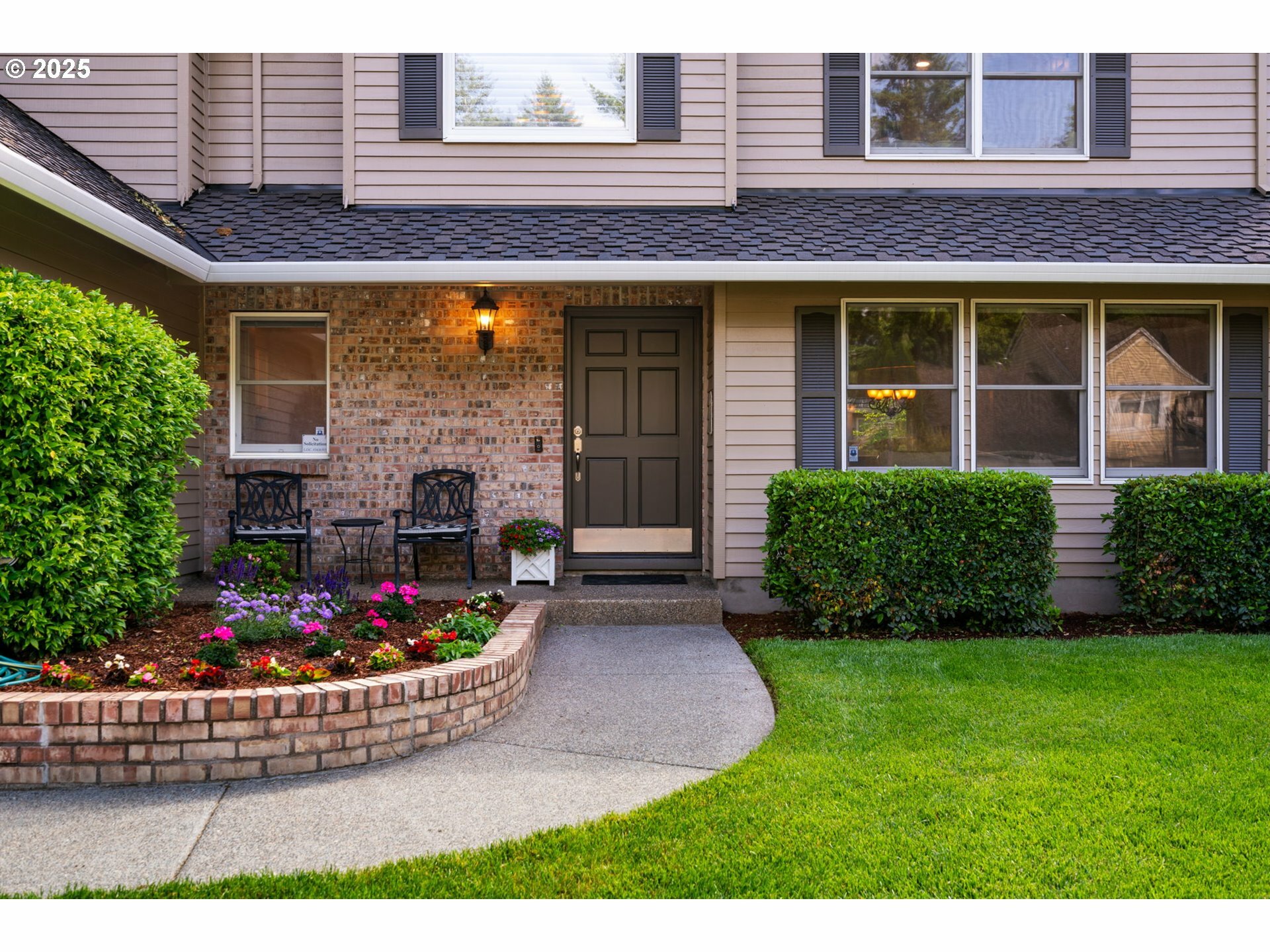 Property Photo: 14230 Amberwood Cir OR 97035