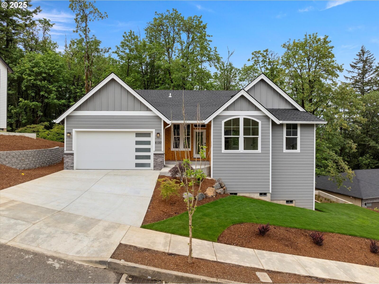 Property Photo: 8120 SE 145th Ct OR 97236