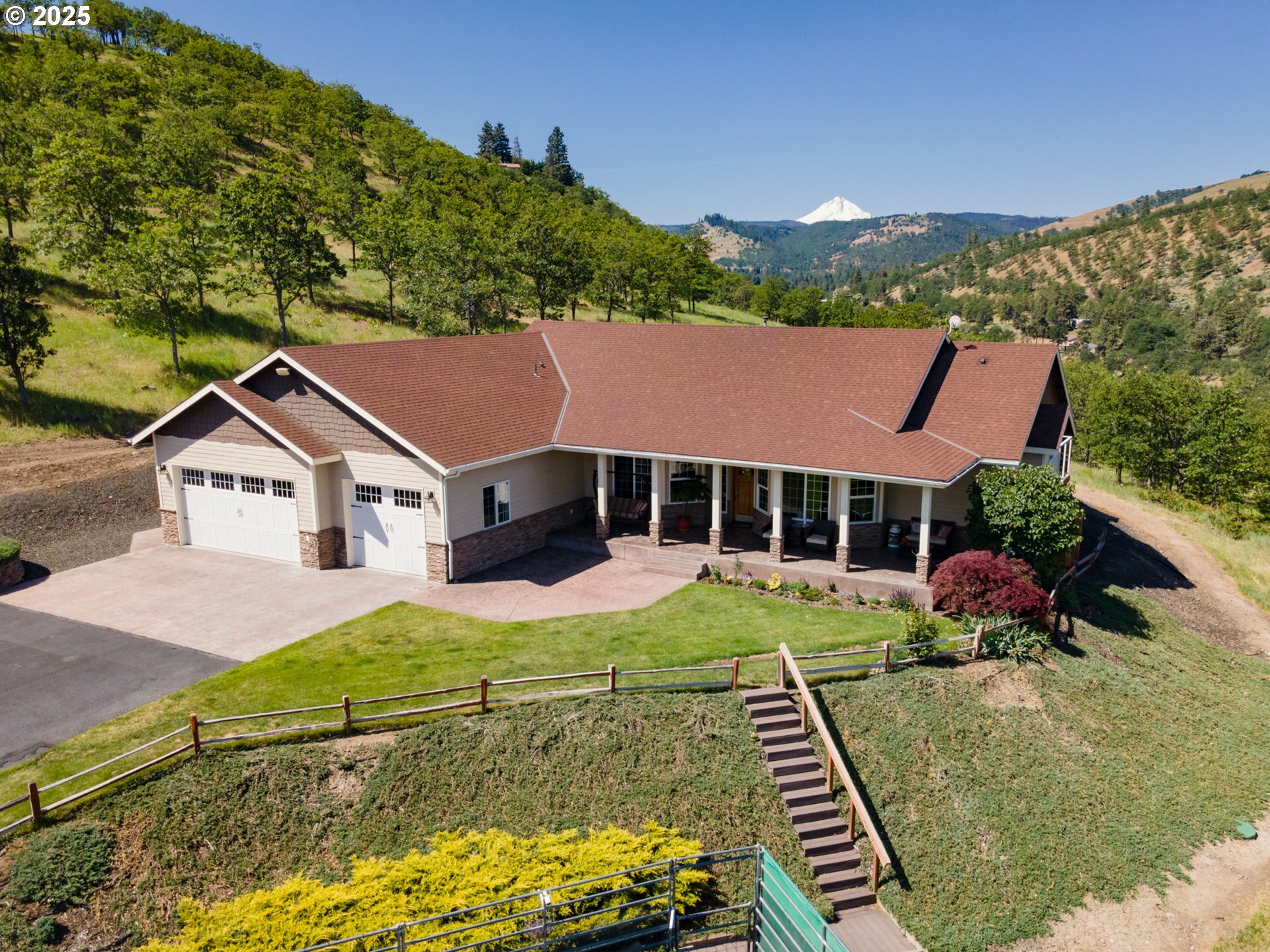 Property Photo: 6065 Cherry Heights Rd OR 97058