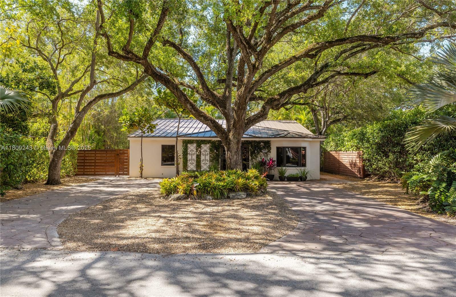 Property Photo: 6870 SW 77th Ter FL 33143