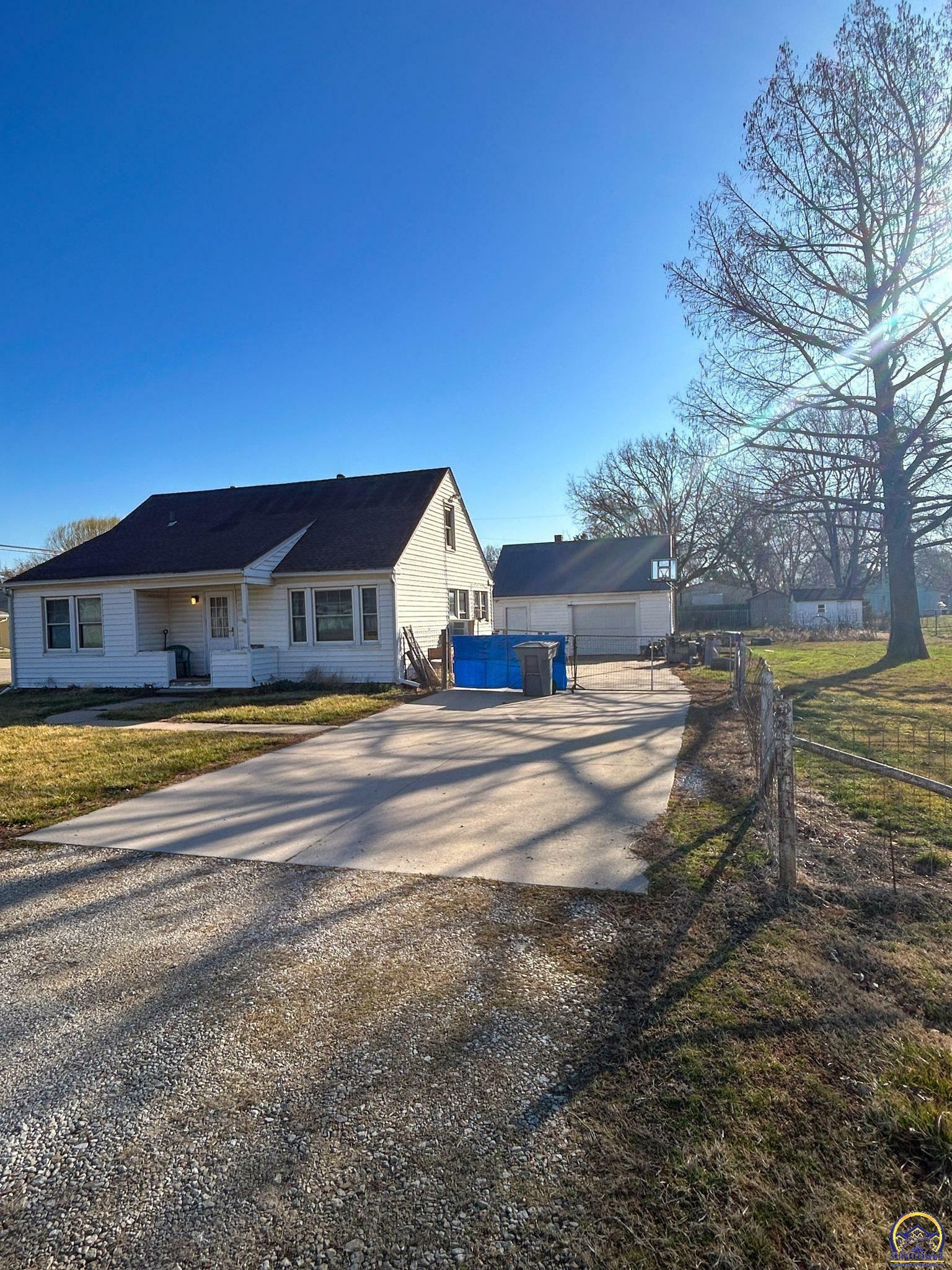 Property Photo: 428 Dorset Drive KS 66801