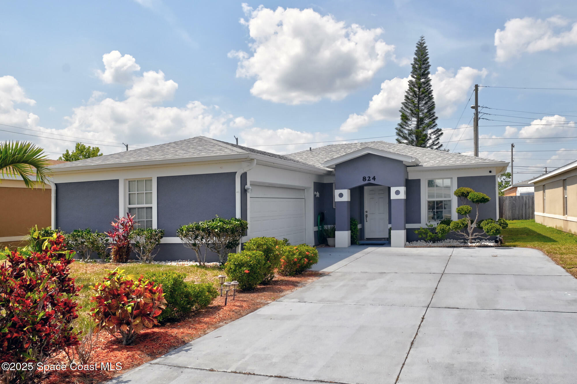 Property Photo: 824 Temple Street FL 32922