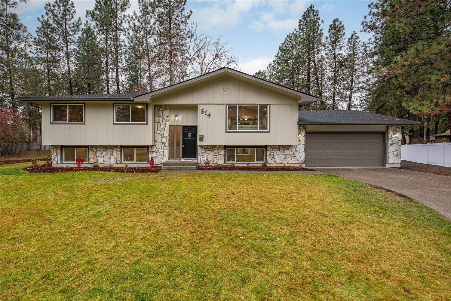 Property Photo: 514 E Eaton Ave WA 99218