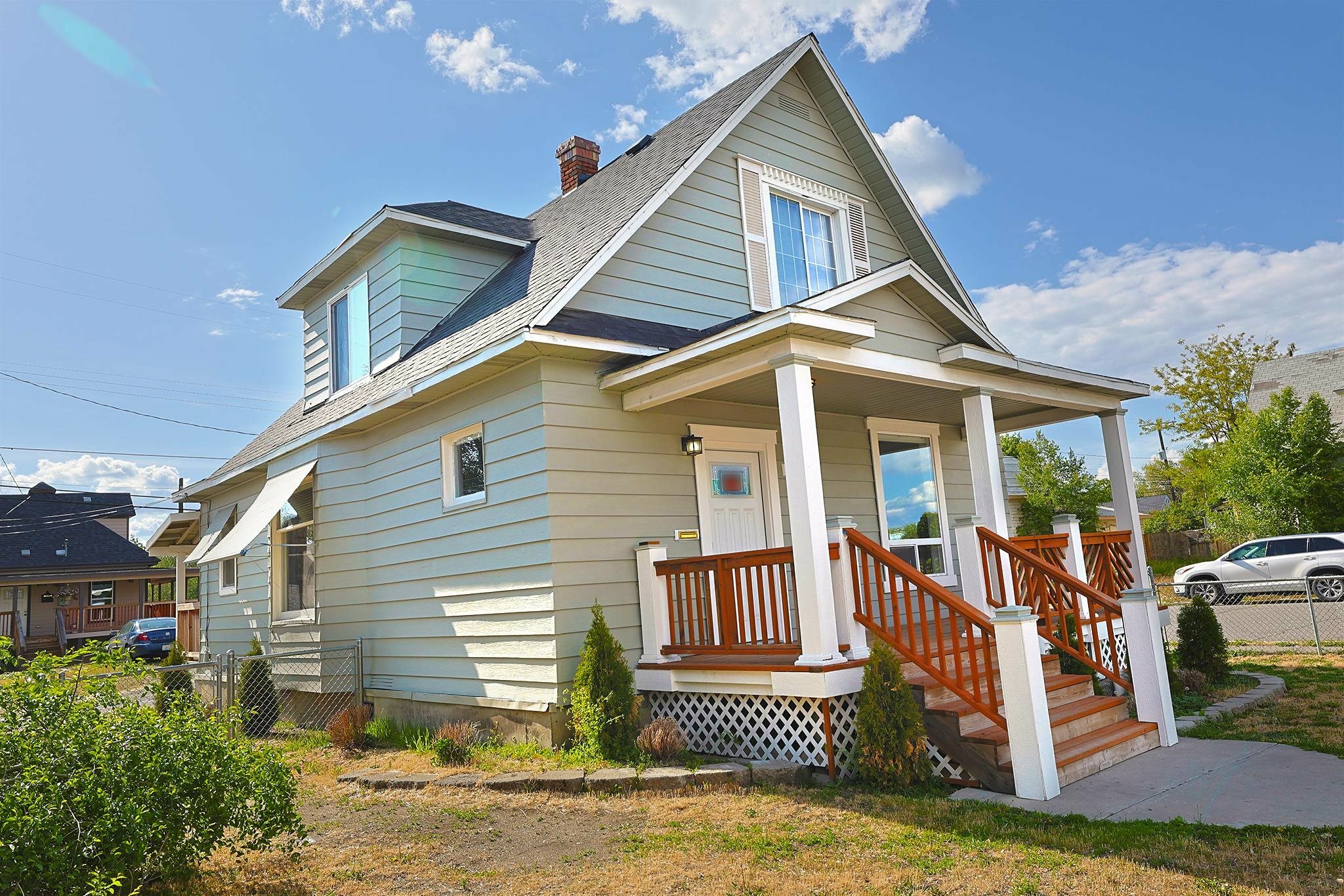 Property Photo: 1327 N Howard St WA 99201