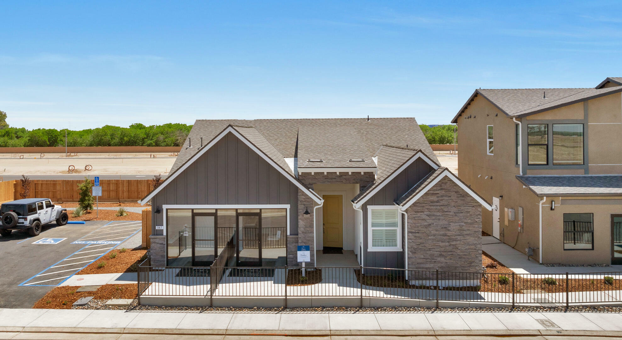 Property Photo: 947 Lisbon Avenue CA 93274