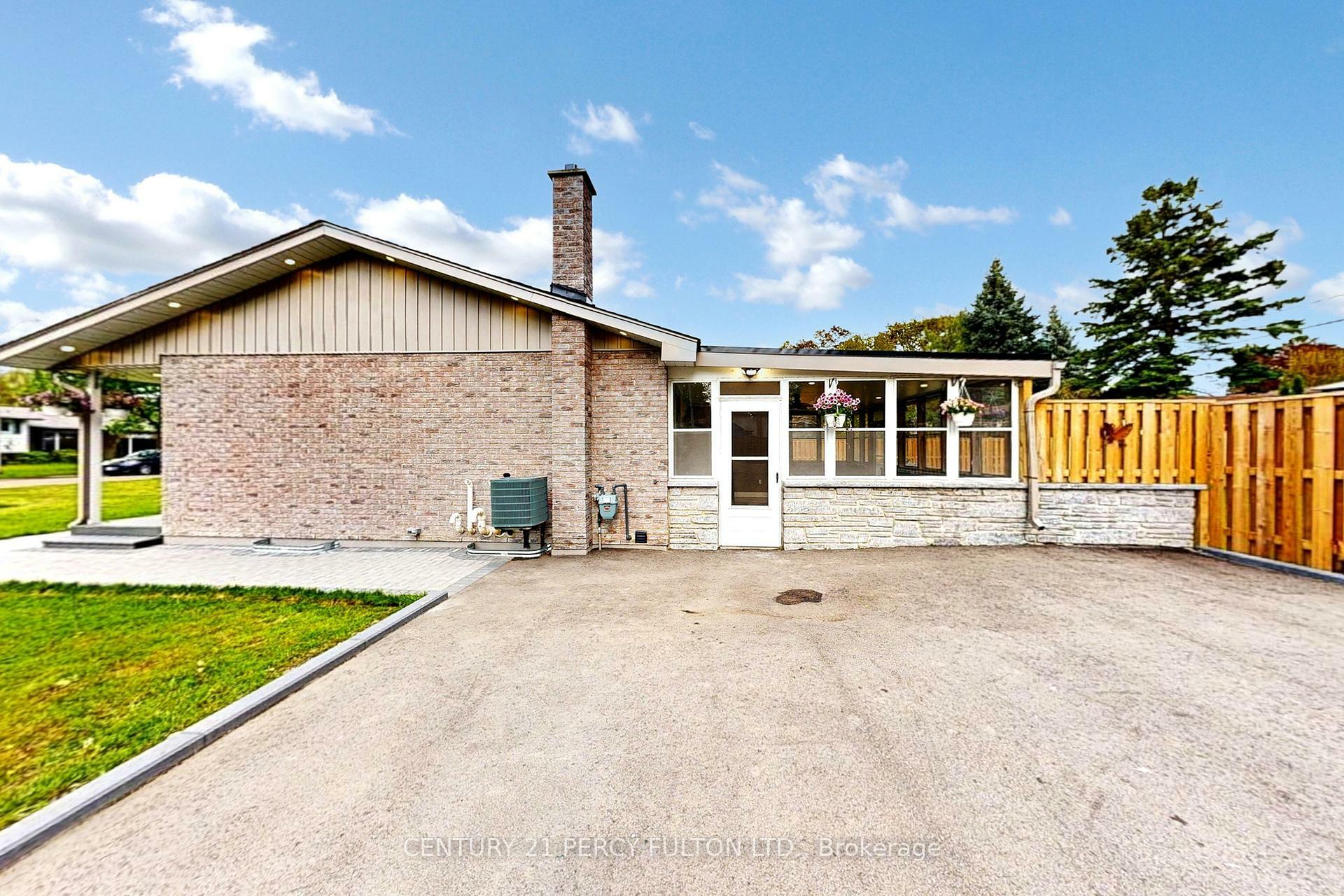Photo de la propriété: 8 Burrells Road ON L1S 2V5
