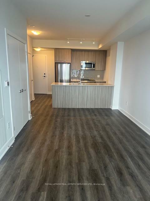 Property Photo: 430 Square One Drive 3910 ON L5B 0L6
