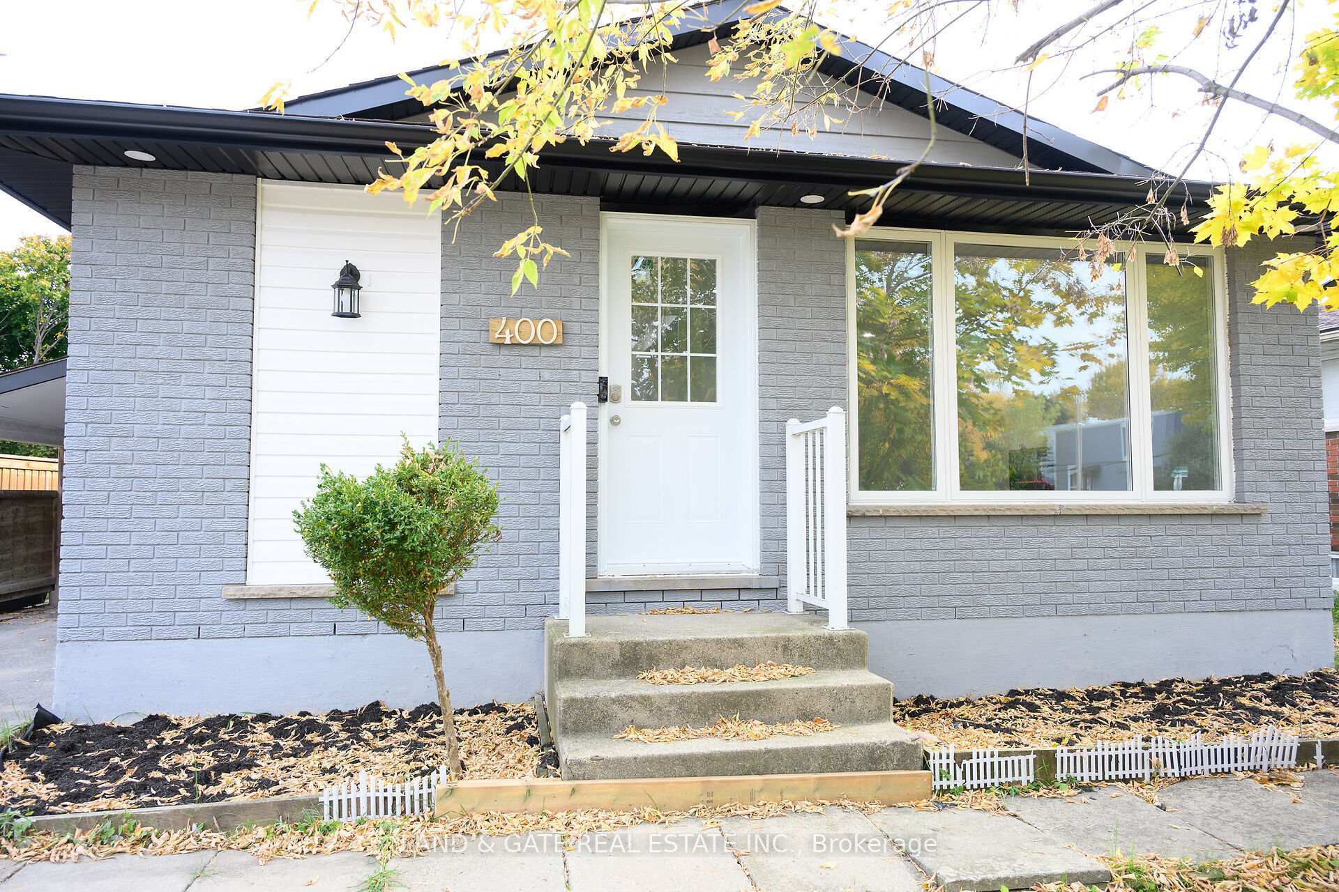 Photo de la propriété: 400 Limeridge Road W ON L9C 2V5