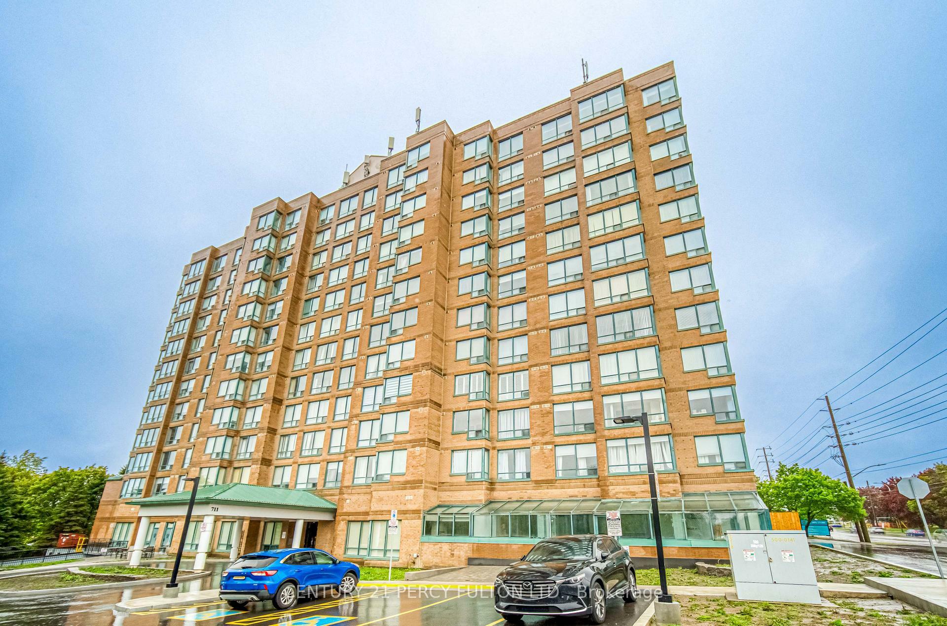 Property Photo: 711 Rossland Road E 710 ON L1N 8Z1