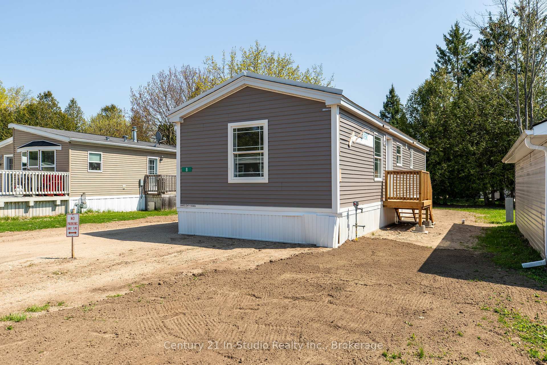 Property Photo: 8 Sussex Square ON N4K 5N5